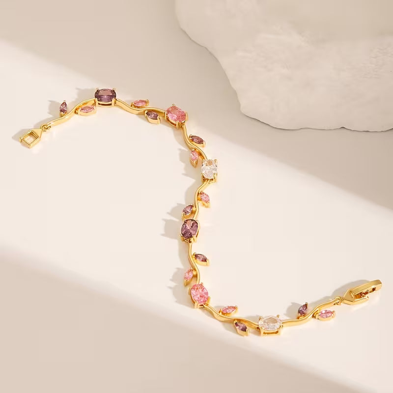 A New Stylish And Luxurious Flower Bracelet Adorned with Synthetic Synthetic Synthetic Zircon, Perfect for Women'S Everyday Wear